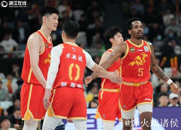 广厦主场不敌辽宁，布朗状态低迷；首钢大胜新疆